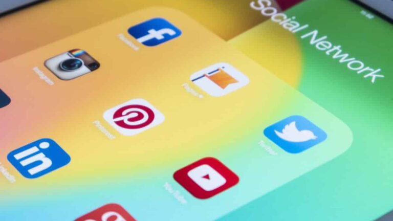 Storia dei social media