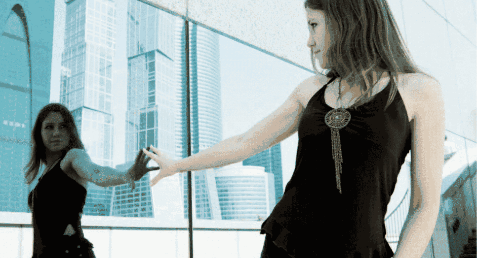 Interactive Mirror, un Social Mirror che unisce un cuore tecnologico in uno scrigno di Eleganza