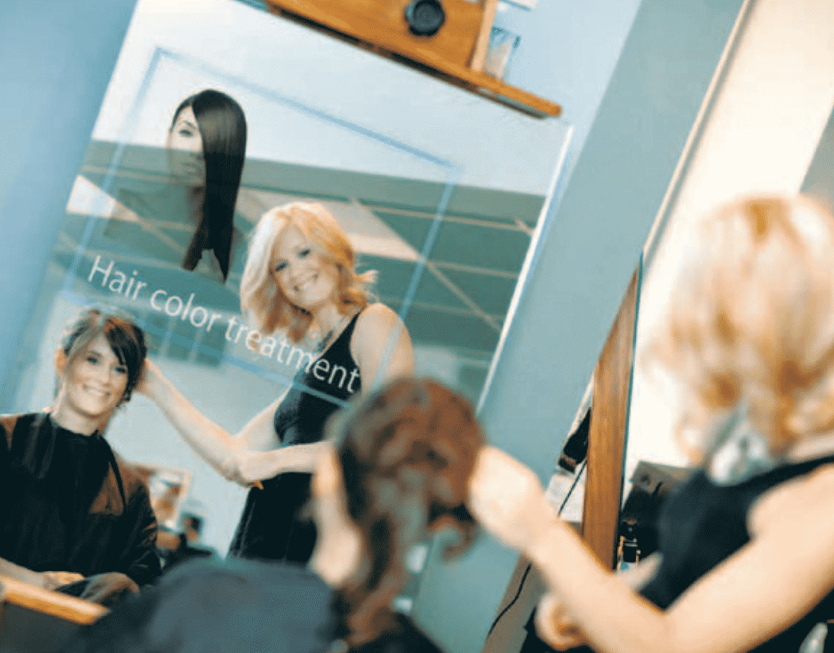 Interactive Mirror, un elegante Social Mirror frutto del Design Italiano