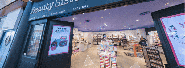 Digital transformation nel retail cosmetico: Beauty Sisters, il primo store ad avere le sembianze di un blog cosmetico