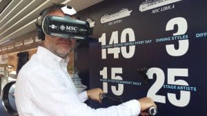 Enrico Giubertoni ospite di MSC Crociere all'EXPO 2015, mentre prova la Realtà Aumentata by MSC Experience